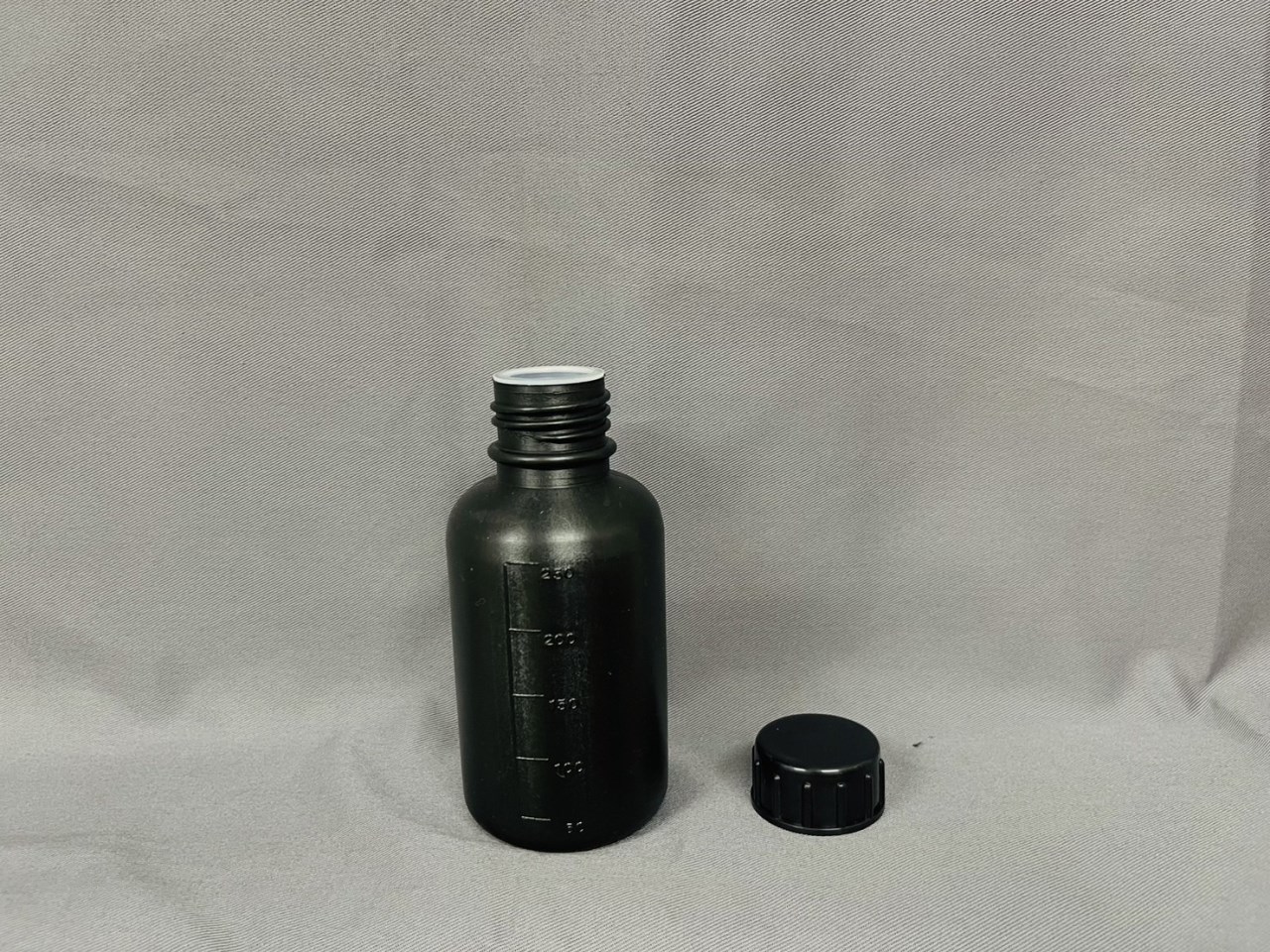 F-01-2細口黑色瓶250cc(附內塞) 
