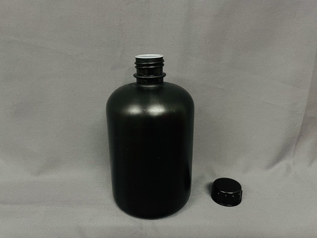 F-03-2細口黑色瓶1,000cc(附內塞) 