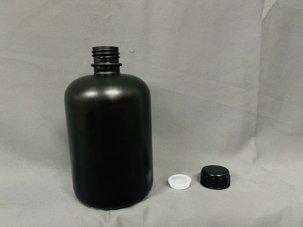 F-03-2細口黑色瓶1,000cc(附內塞) 