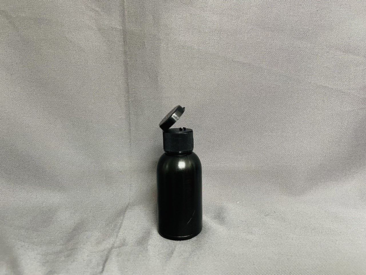 G-47黑色圓型掀蓋瓶50cc 