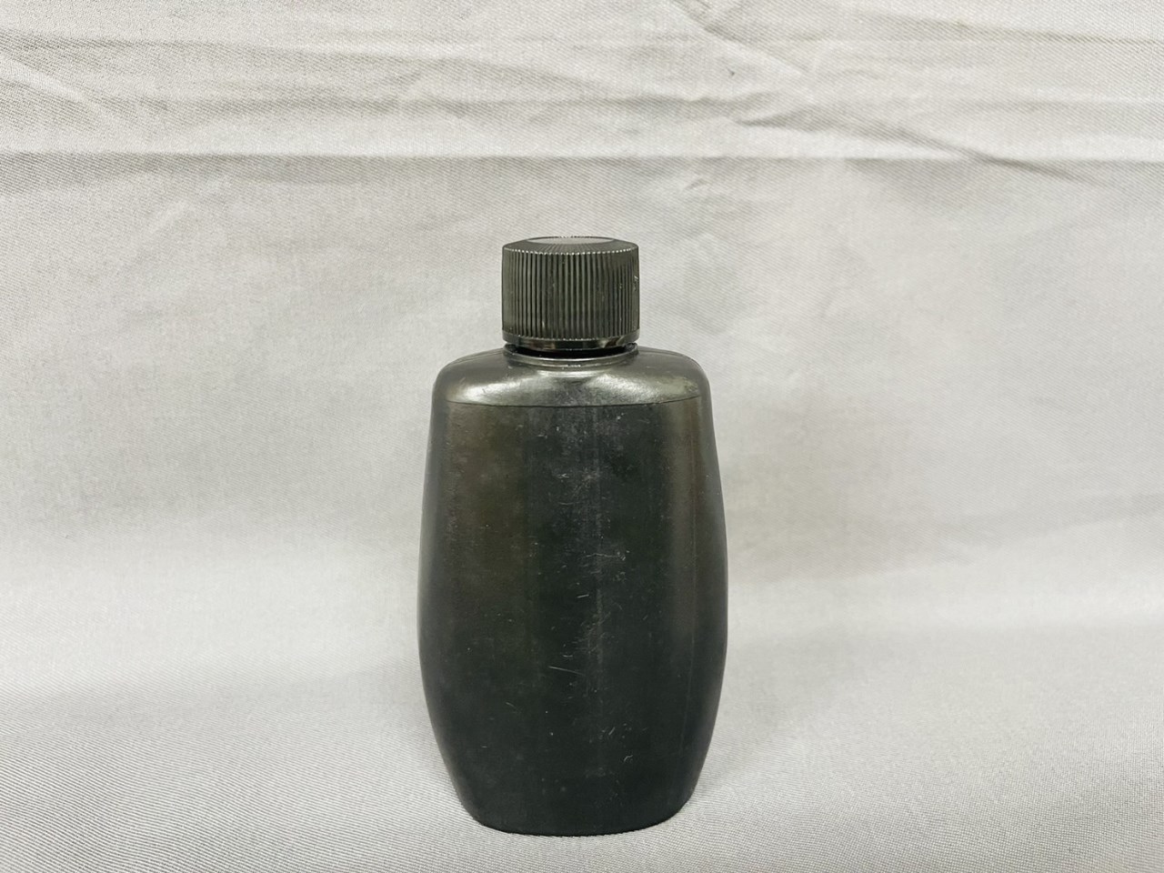 G-50黑色扁型瓶80cc 